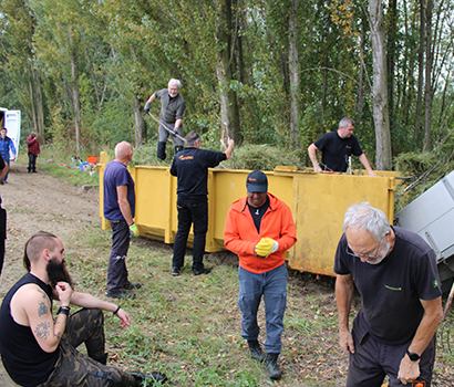 Survitec Antwerp Woods Clean Up